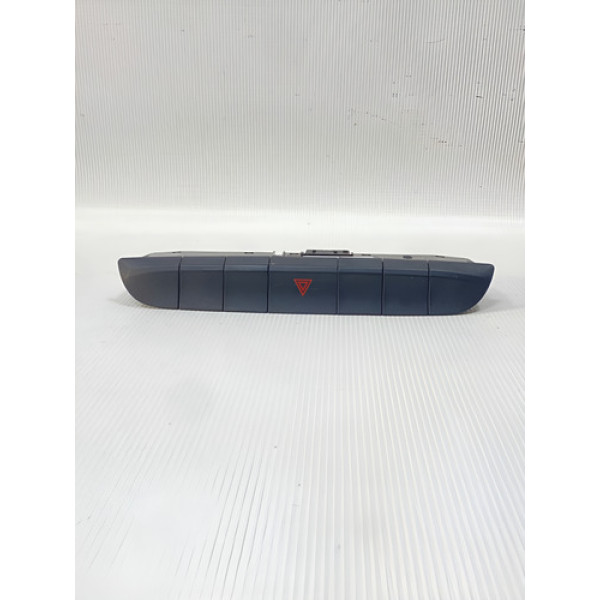 Botão Comando Pisca Alerta Fiat Mobi 100233013 Original Pret Preto